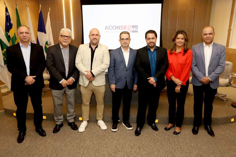 Rogério Gebin (SindSeg MG/GO/MT/DF), João Paulo Mello (CSP-MG), Gustavo Bentes (Sincor-MG), Landulfo Ferreira (advogado e palestrante), Robson Carneiro (Aconseg-MG), Karine Brandão (MAPFRE) e Jader Abreu (Aconseg-MG) - Fotos: Arnaldo Athayde