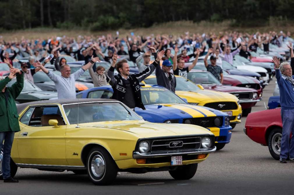 Ford Registra Novo Recorde Mundial Com a Maior Caravana de Mustangs da História
