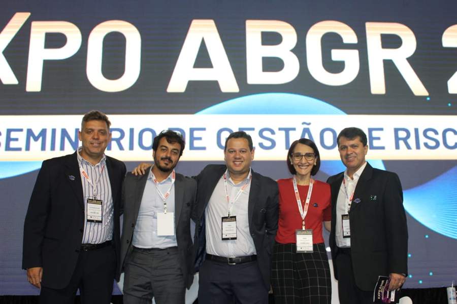 Legenda da foto em anexo - Diretoria da ABGR (esq. p/ dir.): diretor-presidente Luiz Otavio Artilheiro; diretor financeiro Wilnner Eduardo Silva; secretário-geral, Thiago Amorim; assessora do Conselho e Diretoria, Márcia Ribeiro, e presidente do Conselho, Haroldo Alves Araújo
