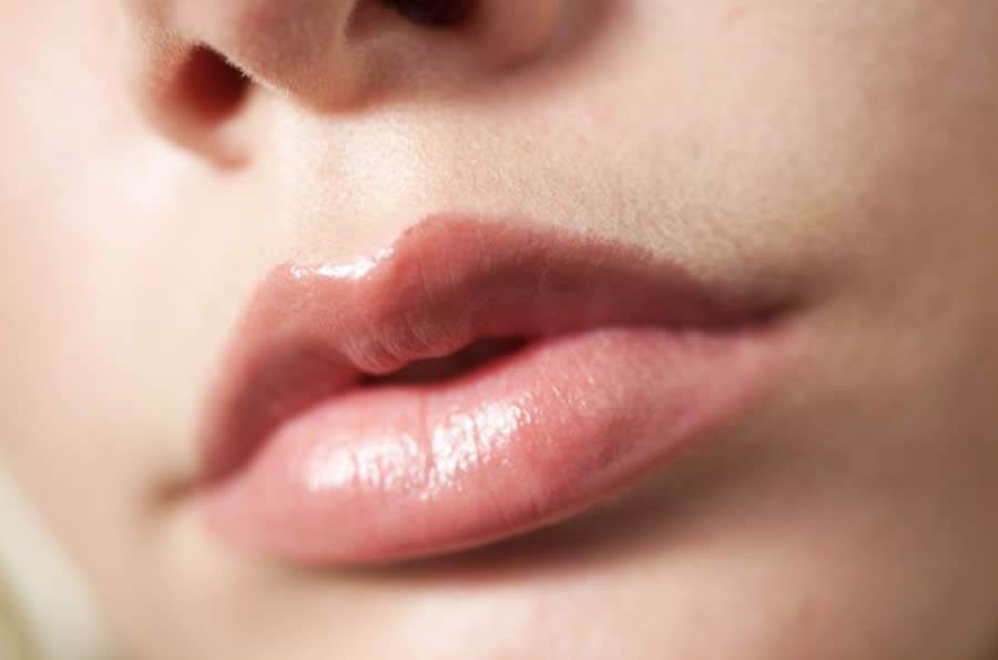 Acredite, você pode acabar de vez com a relação (abusiva) entre inverno e lábios rachados