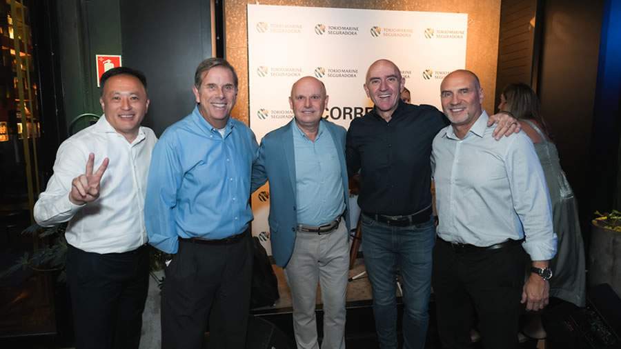 (Esquerda para direita) Marcos Kobayashi (Diretor Comercial Nacional Varejo e Vida), Felipe Smith (Diretor Executivo de Produtos PJ), Rogério Spezia (Diretor Comercial Regional Sul), Adilson Lavrador (Diretor Executivo de Operações, Sinistros e Tecnologia), Marcelo Goldman (Diretor Executivo de Produtos Massificados). Foto: Adib Fraxe