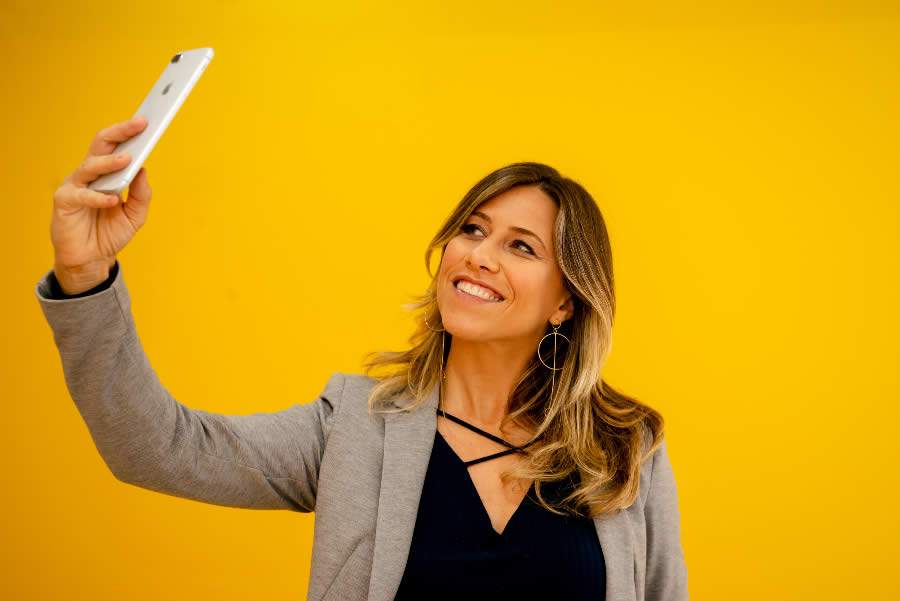 Chegou a hora de comprar e vender no Facebook. E isso &eacute; muito bom!, por Paula Tebett