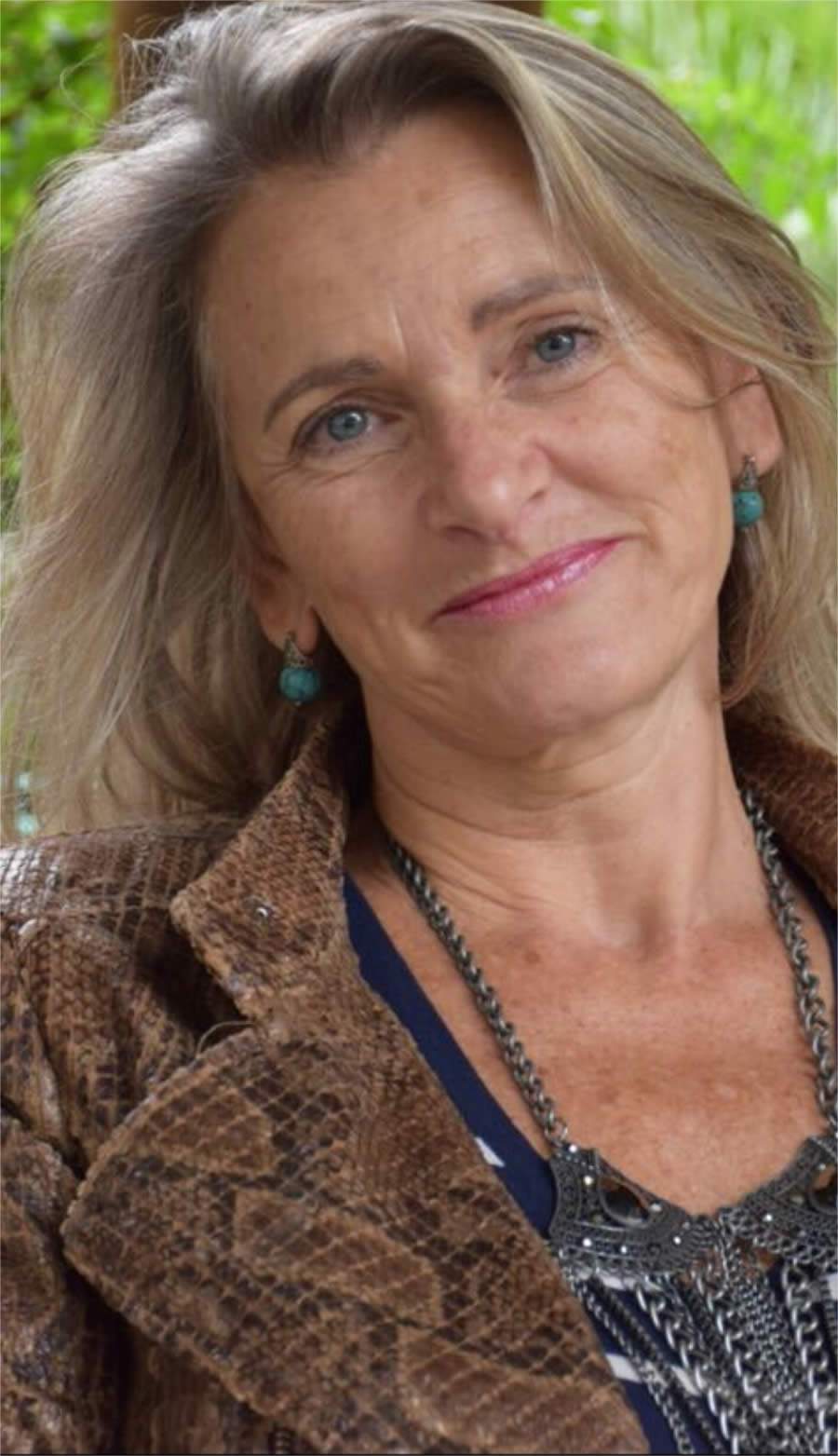 Elisabete Prado - Delphos