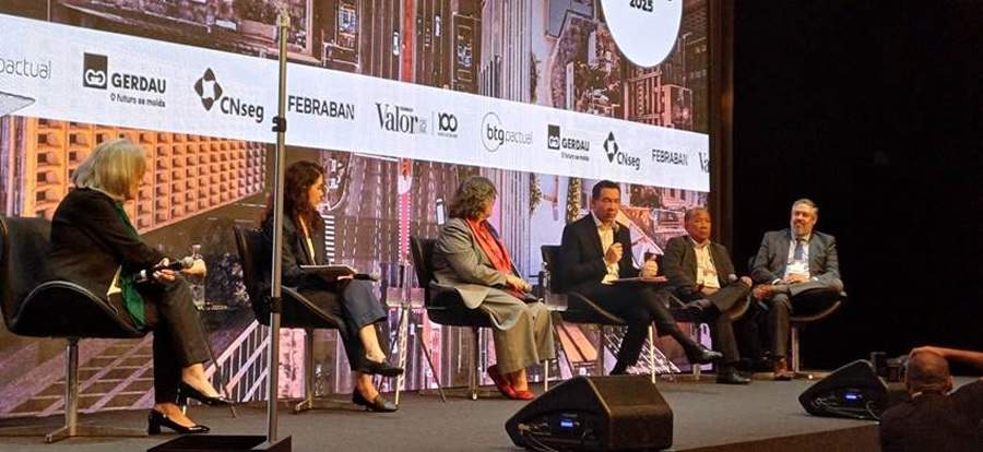 Presidente da CNseg, Dyogo Oliveira, durante em evento do jornal Valor Econômico