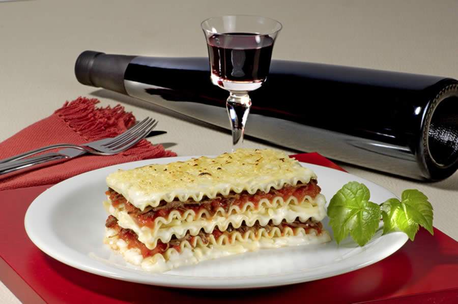 Lasanha de Carne ao Molho de Vinho - Divulgação Basilar