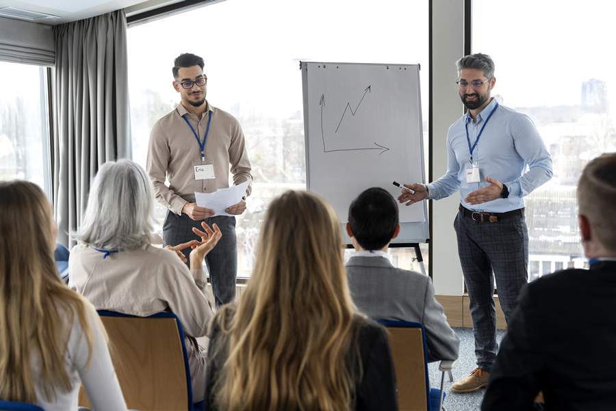 Cominuca&ccedil;&atilde;o l&iacute;deres_ilustrativa Freepik