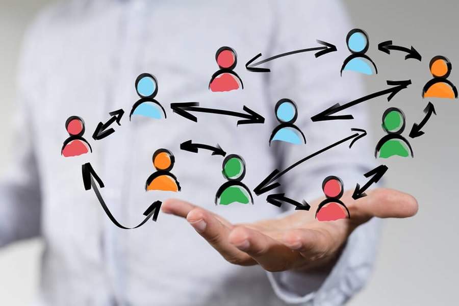 Networking online: como cultivar e ampliar contatos profissionais do sof&aacute; de casa