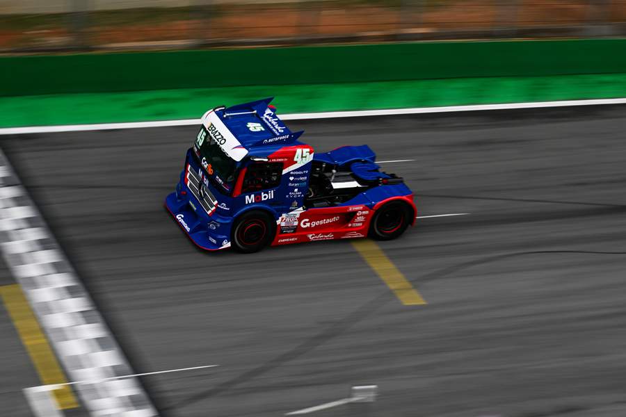 Piloto conquistou segundo lugar em Interlagos e fechou campeonato da Super em 5&ordm; (Foto: Duda Bairros)
