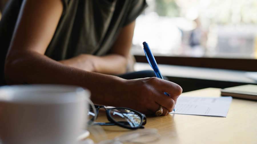 Estamos em uma cultura orientada para a produtividade constante, influenciada por discursos que valorizam desempenho e metas grandiosas. - Divulga&ccedil;&atilde;o | Faculdade Santa Marcelina | ShutterStock