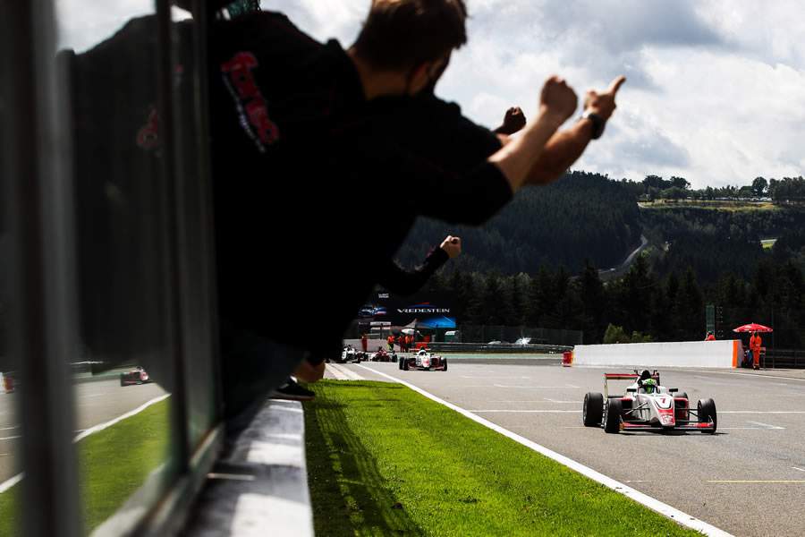 Cr&eacute;ditos das fotos: Jakob Ebrey