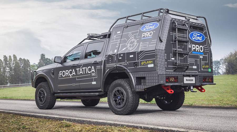 Ford Pro exibe Ranger e Transit em vers&otilde;es de pol&iacute;cia na feira LAAD 2024