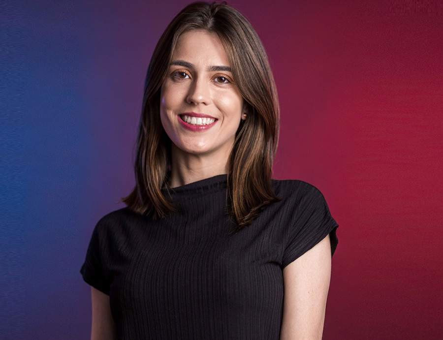 Janine Motta &eacute; comunic&oacute;loga, jornalista e profissional do marketing