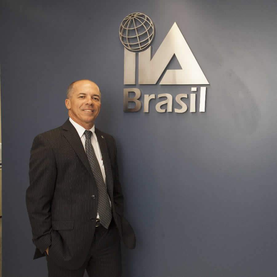 A difus&atilde;o da pol&iacute;tica em ambiente t&eacute;cnico e profissional