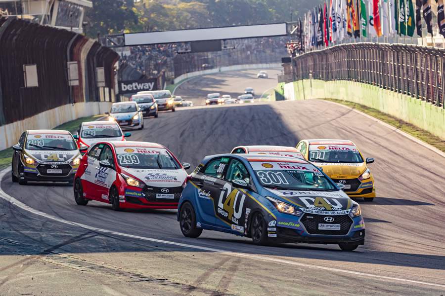 Rafael Reis conquistou a vit&oacute;ria na segunda prova em Interlagos - (Renato Mafra/Copa Shell HB20)