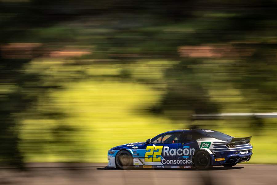 Na categoria Challenge, ele fez pole position e venceu as duas corridas (Foto: Rodrigo Guimar&atilde;es)