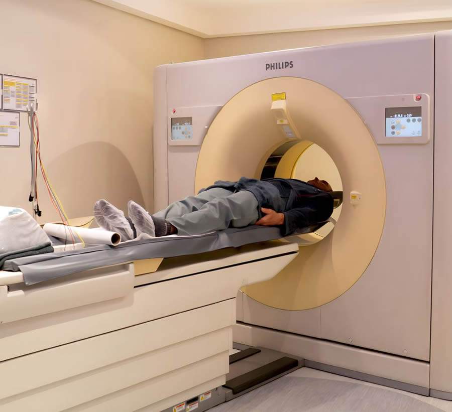 Exame de tomografia durante um check-up pulmonar - foto @jensenstudio