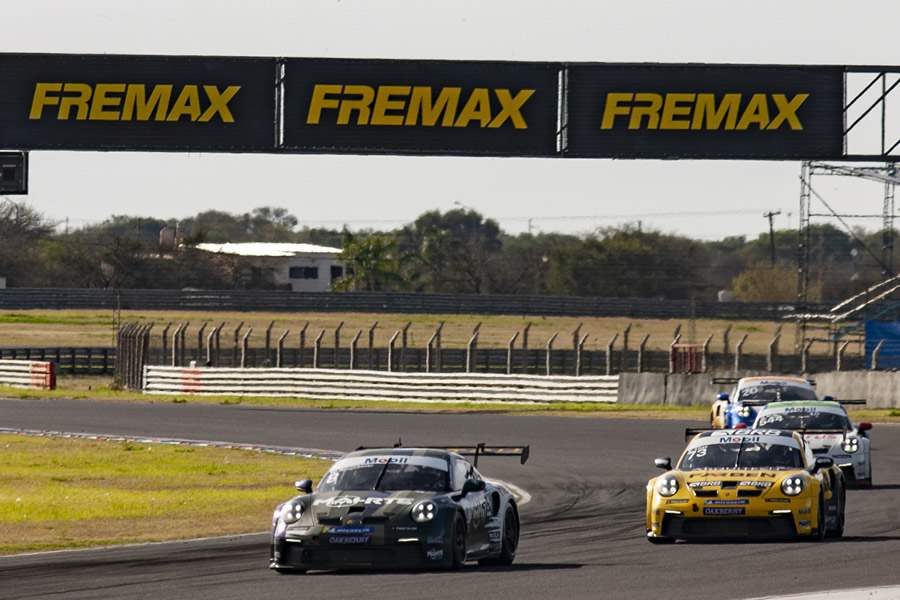 Werner Neugebauer/Ricardo Zonta terminaram em segundo (Luca Bassani/Porsche Cup Brasil)