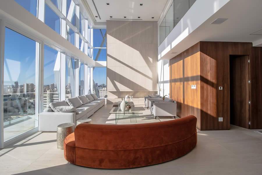 Pessoas no foco das construções