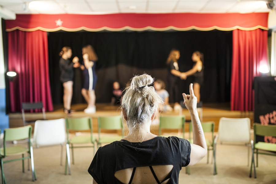 O palco &eacute; todo seu! Estudar teatro pode te ajudar a ter um melhor desempenho no ambiente de trabalho