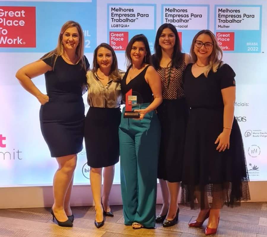 Lideran&ccedil;as femininas da Allcare comemoram premia&ccedil;&atilde;o