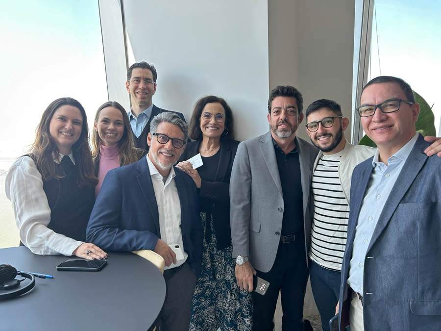 Visita &agrave; Celonis - da esq. p dir. Joana Sena, Renata Krause, Alexandre Dabus, Ronny Martins, Maria Helena Monteiro, Rubens Machado Filho, Erick Degomar e Silas Kasahaya