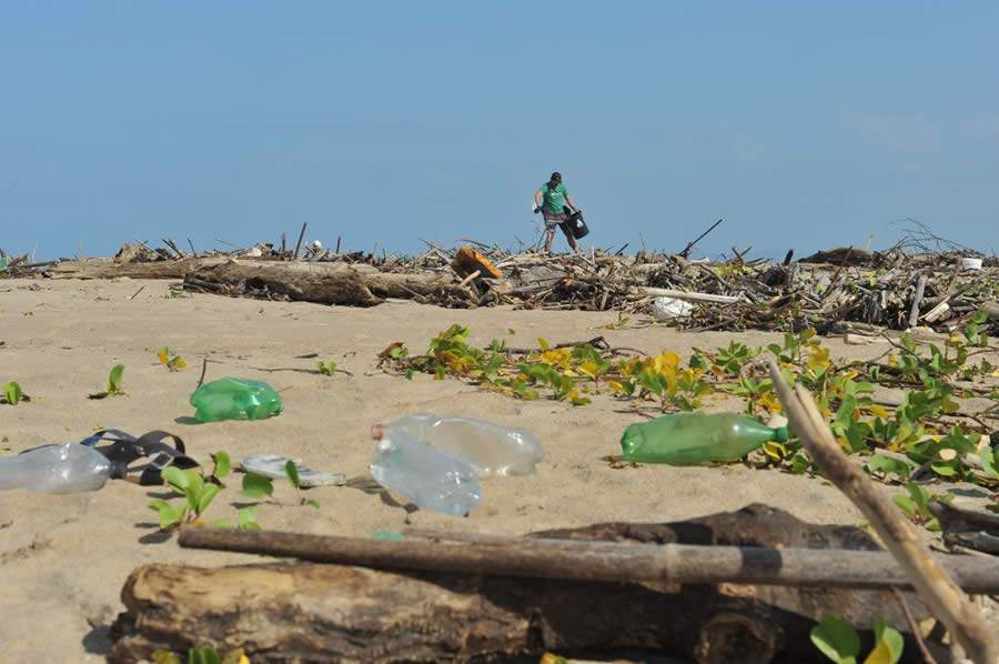 Ação Ambiental em Praias_ foto Cleiton Giro Urbano