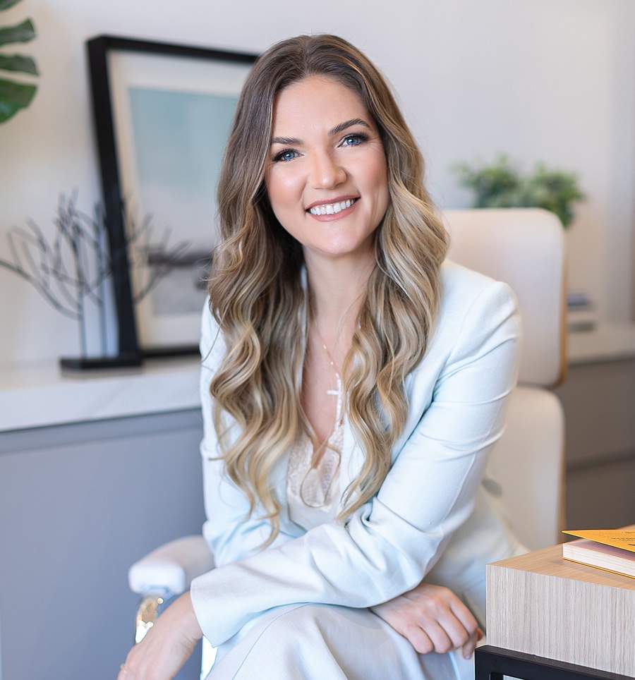 Liderança sob pressão: por que o gestor se sente no “meio do sanduíche”