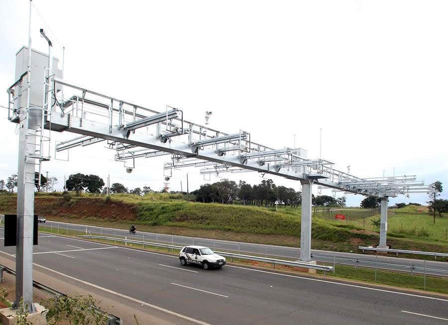 Ped&aacute;gio free flow: sistema visa modernizar as rodovias, agilizar o tr&aacute;fego de ve&iacute;culos e reduzir custos