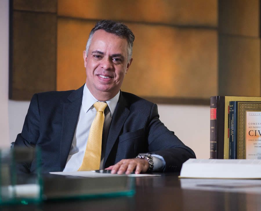 Legenda da Foto: David Gon&ccedil;alves de Andrade Silva, s&oacute;cio-fundador do escrit&oacute;rio Andrade Silva Advogados.