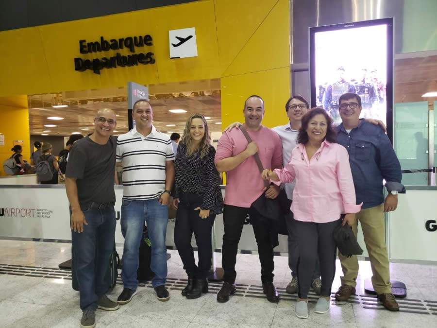 Executivos da APRIL Brasil Seguro Viagem no embarque para a França