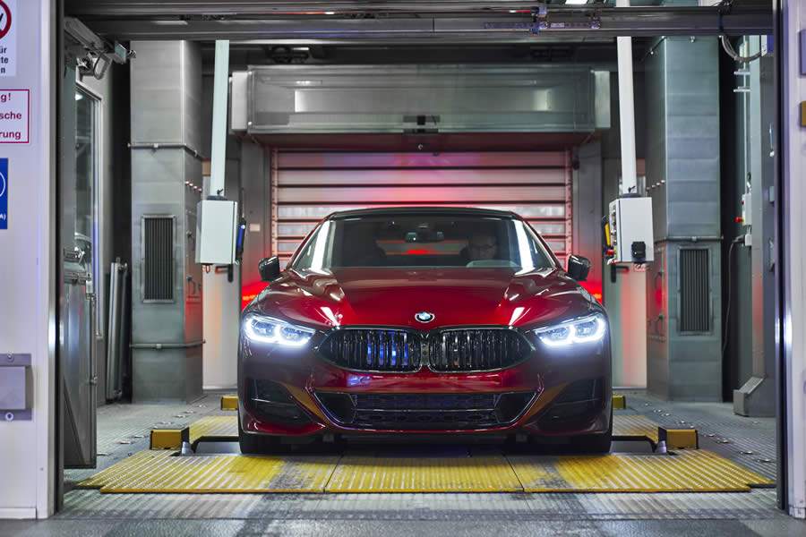 Novas versões do BMW Série 8 entram em produção na Alemanha