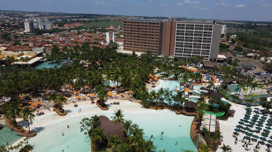 Hot Beach anuncia Live Commerce com promoções exclusivas na hotelaria e no parque aquático