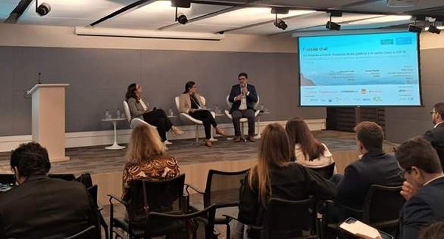 Ao microfone, o diretor técnico de Estudos e Relações Regulatórias da CNseg, Alexandre Leal