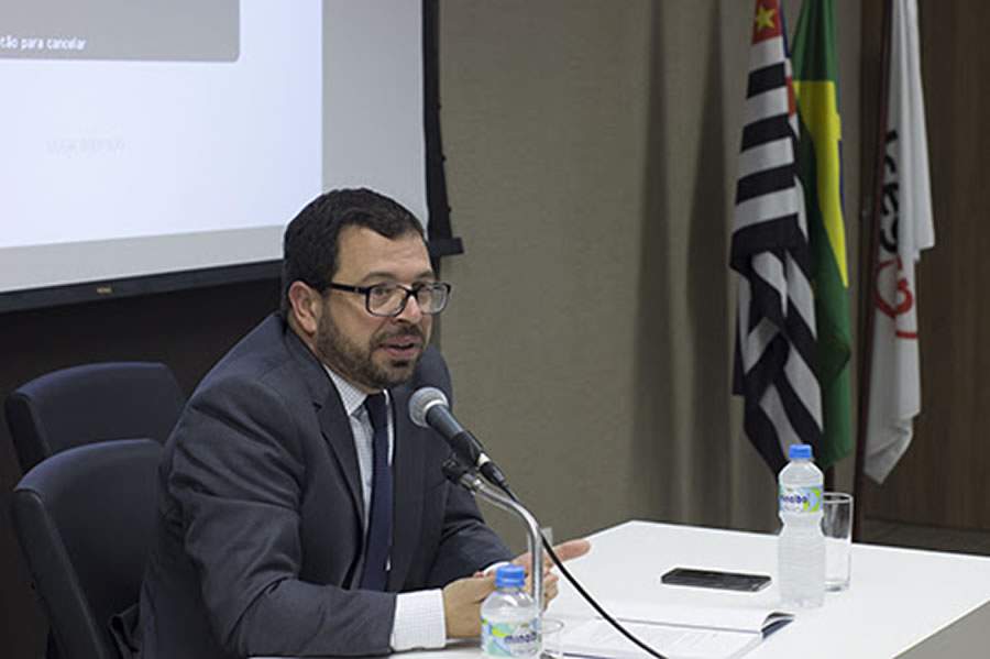 Presidente de GNT da AIDA lan&ccedil;ou livro sobre&nbsp;Seguros Ambientais em evento