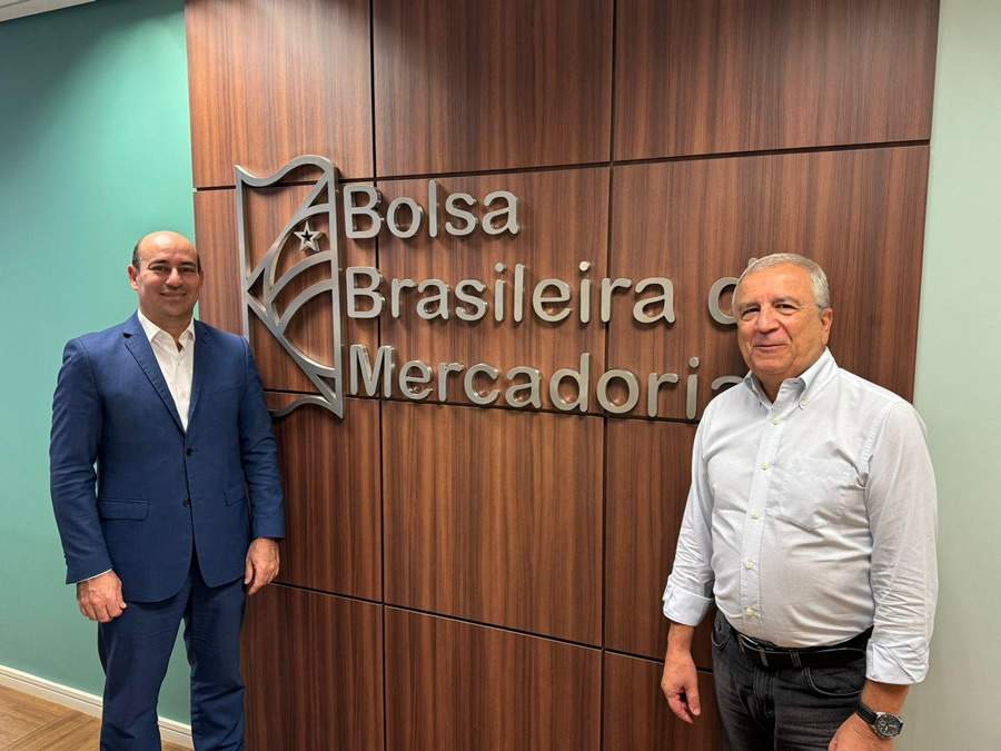 Jonson Marques de Souza, diretor comercial da Mapfre, e Carlos Widonsck, representando o diretor da BBM, Cesar Costa