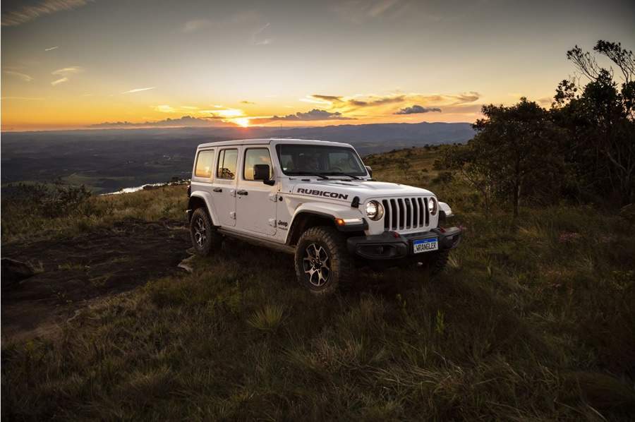 Jeep&reg; Wrangler 2022 fica ainda mais capaz com estreia de c&acirc;mera off-road e assistentes aut&ocirc;nomos