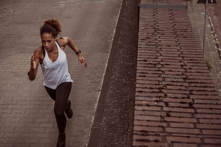 Freeletics combina exercícios com peso corporal e corrida e usa inteligência artificial para otimizar treinos para corredores. Foto: Divulgação/Freeletics