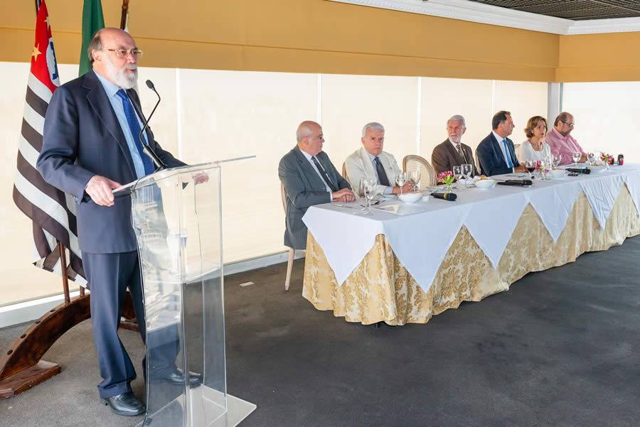 Pa&iacute;s precisa de reformas profundas, diz Bol&iacute;var Lamounier no CCS-SP