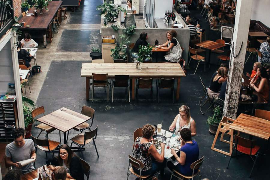 Os empresários do setor de bares e restaurantes podem contribuir para a saúde e bem-estar dos seus clientes. Foto: Rachel Claire/ Pexels