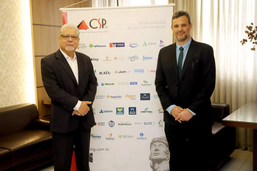 Jo&atilde;o Paulo Moreira de Mello, presidente do CSP-MG, e Sandro Leal Alves, superintendente de Estudos e Projetos Especiais da FenaSa&uacute;de - Fotos: Arnaldo Athayde