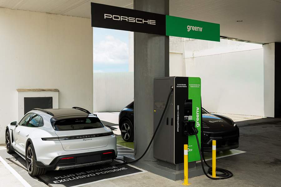  &nbsp;  Porsche e GreenV inauguram primeiro hub de recarga ultrarr&aacute;pida da Bahia.