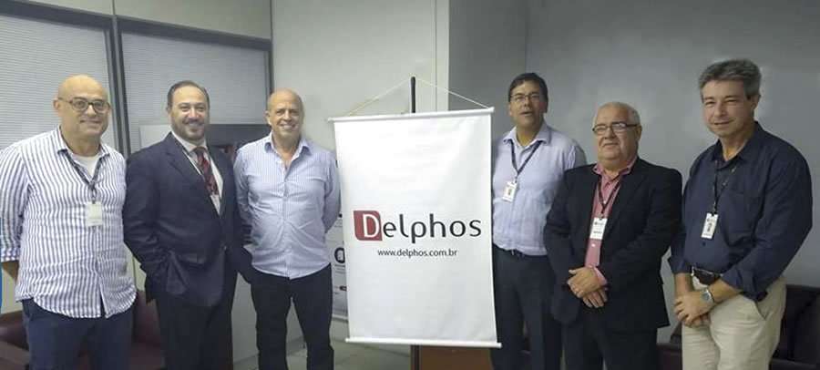 Fernando Menezes, diretor da Delphos; Jorge Santos Silva, diretor comercial da ITPeers para a Am&eacute;rica Latina, Eduardo Menezes, presidente da Delphos; Carlos Trindade, diretor de TI da Delphos, Marcelo Carvalho, representante ITPeers no Brasil, e Leandro Kling, Coordenador de Sistema BPO.
