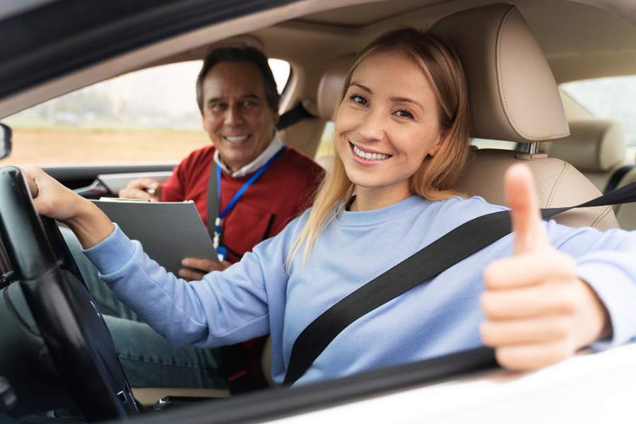 Jovens e adolescentes dirigindo exigem mais cuidado ao escolher proteções