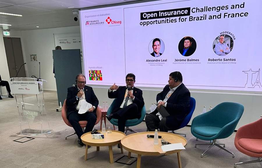 Da esq. para a dir: Roberto Santos, Alexandre Leal e Jérôme Balmes