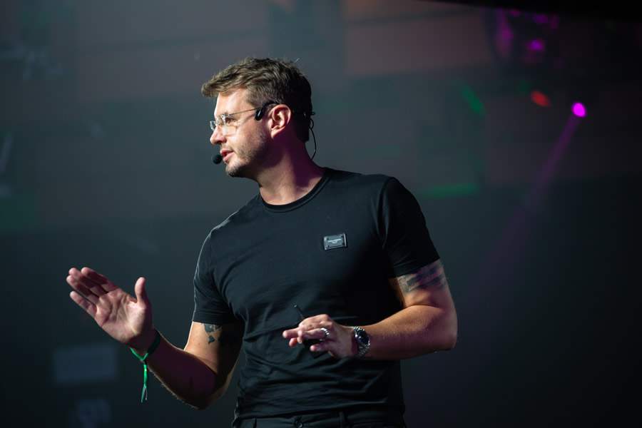 O que motiva brasileiros a trocar a carreira tradicional pelo empreendedorismo