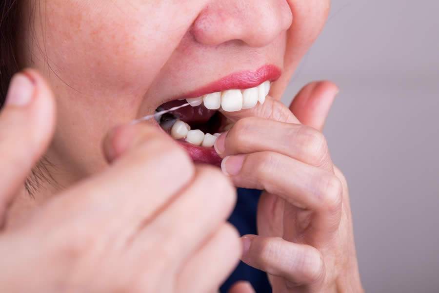 Conheça 4 passos para a manutenção da sua higiene bucal em casa