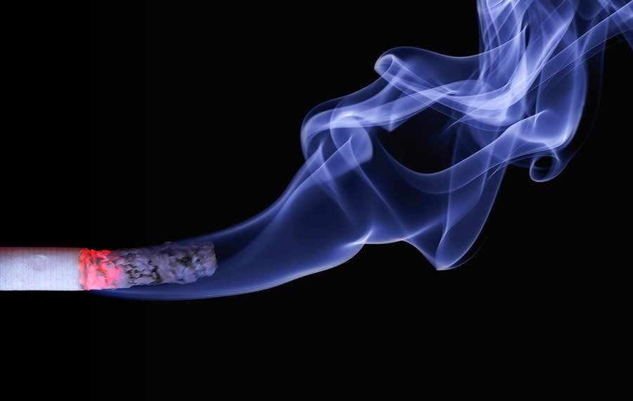 Fumar aumenta risco de agravamento da Covid 19