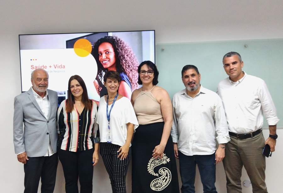 Da esquerda para a direita: Enio Miraglia, diretor social do CVG-RJ; Sonia Marra, diretora adjunta do CVG-RJ; Evelin Sampaio, gerente comercial (Vida, Previd&ecirc;ncia e Investimentos) da SulAm&eacute;rica; Ester Teixeira, superintendente comercial (Sa&uacute;de e Odonto) da SulAm&eacute;rica; Lauro Barros e Leonardo Moreira gerentes comerciais da SulAm&eacute;rica - Foto: Divulga&ccedil;&atilde;o