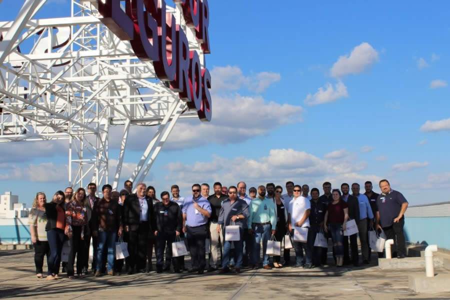 Corretores de S&atilde;o Paulo visitam a sede da Sancor Seguros em Maring&aacute;