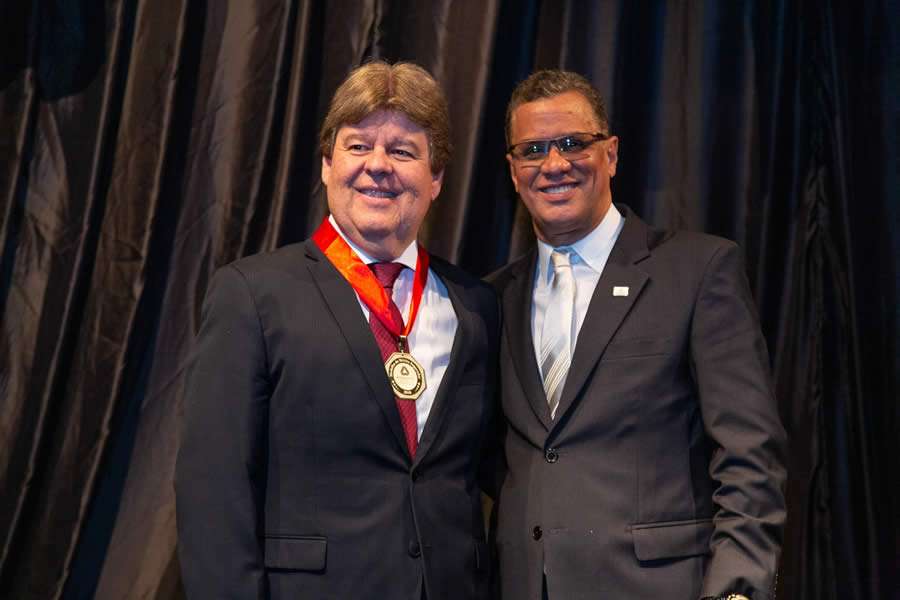 Medalha do M&eacute;rito Segurador reconhece personalidade do mercado